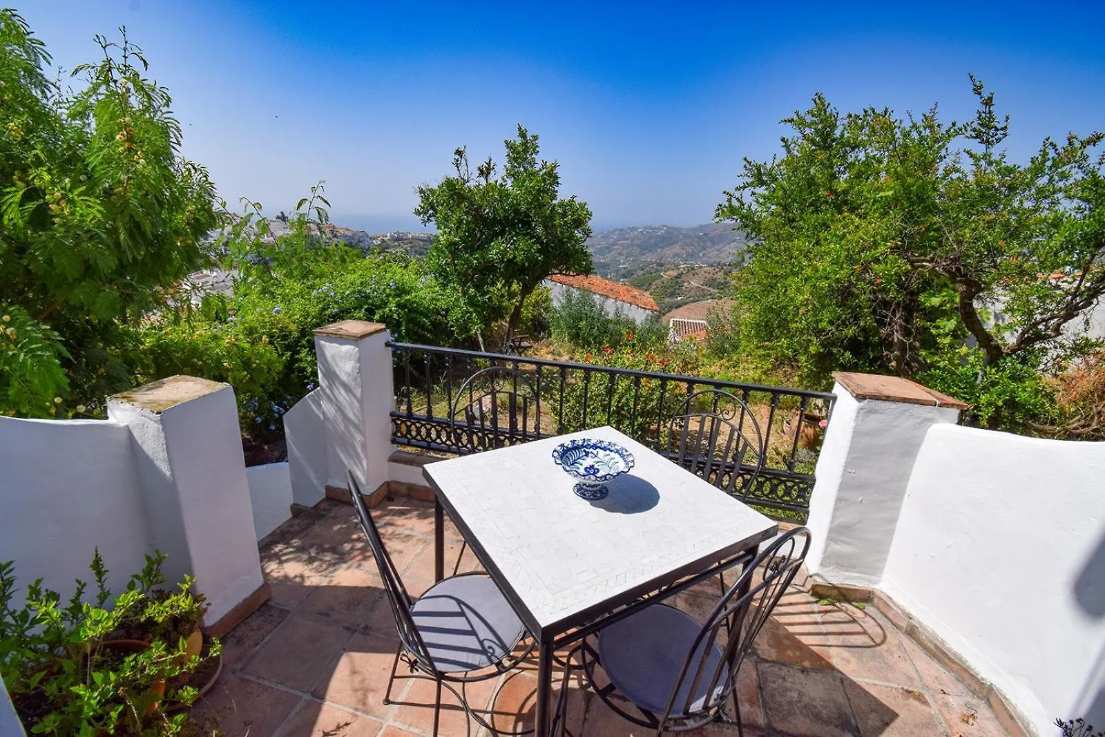 Casa Fernando, Frigiliana Traditional Townhouse With Amazing Views Hansonholiday Rentals アパート